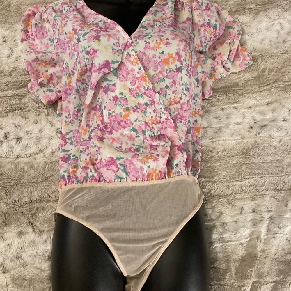: : ALL IN FAVOR Short Sleeve Floral Faux Wrap Blouse Bodysuit : : - Picture 2 of 14